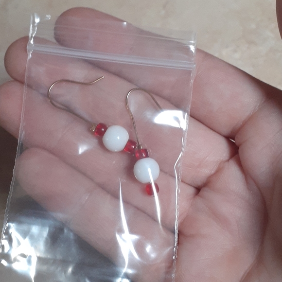 NWT Handcrafted Red & White Drop Earrings Set - Picture 5 of 5